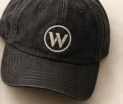 Washed black cap with the W mark on the front